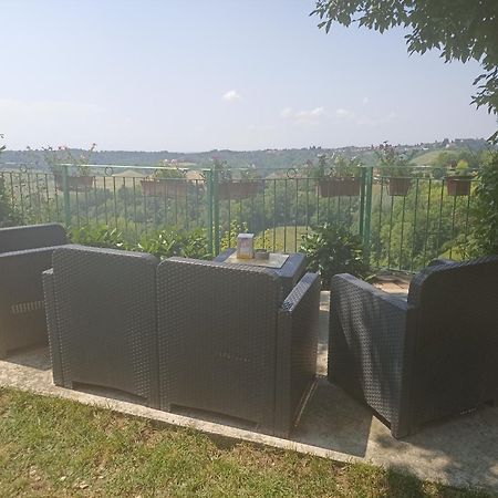 La Terrazza Mombarone Vendégház Asti Kültér fotó
